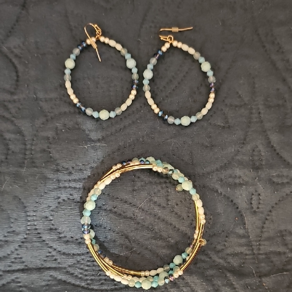 Elegant Gold and Blue Beaded Jewelry Set